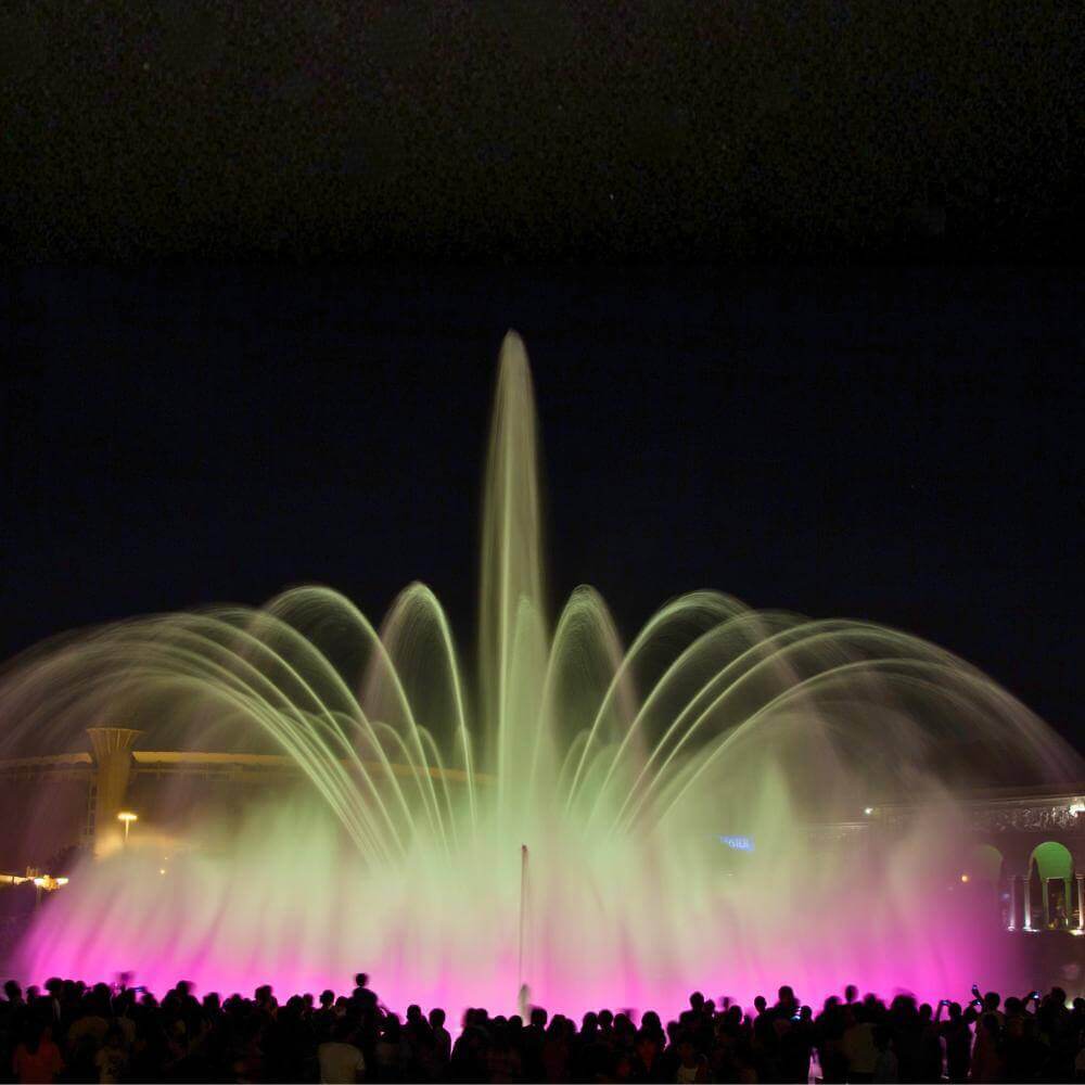 Spectacular Fountain of Fantasy light and water show at the Magic Water Circuit during a Lima Tour by Night.