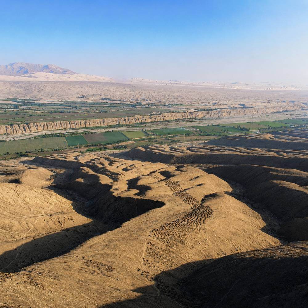 Visit to the The Band of Holes (known locally as Monte Sierpe or Serpent Mountain) in the Pisco Valley of the Ica Region in southern Peru.