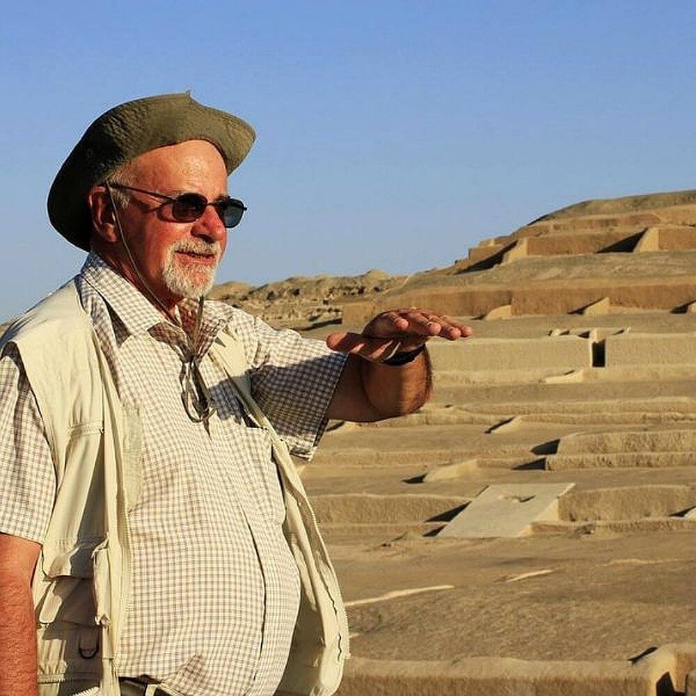 Giusepe Orefeci explaining the history of Cahuachi pyramids in Nazca Peru