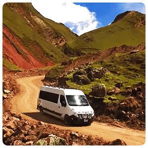 Travelling to Vinicunca