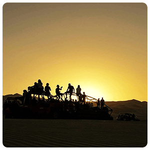 Caida del sol en el desierto de Huacachina