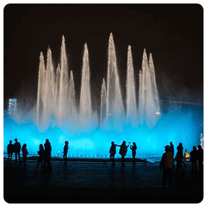 Luces y Color en el Parque del Agua de Lima