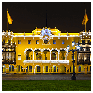 Municipio de Lima por la noche