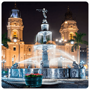 Plaza Mayor de Lima de Noche