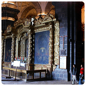 Visita en el interio de la Catedral Cuzqueña