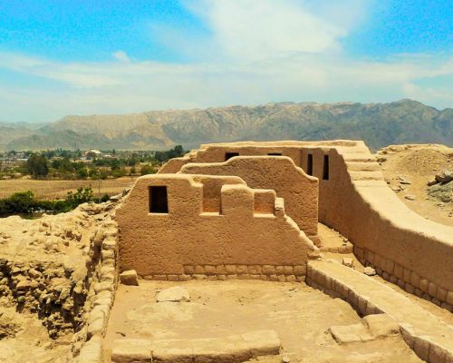 See Cantayo’s aqueducts and the Inca ruins of Paredones.