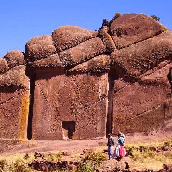 Private Tour to the Aramu Muru Portal in Puno.