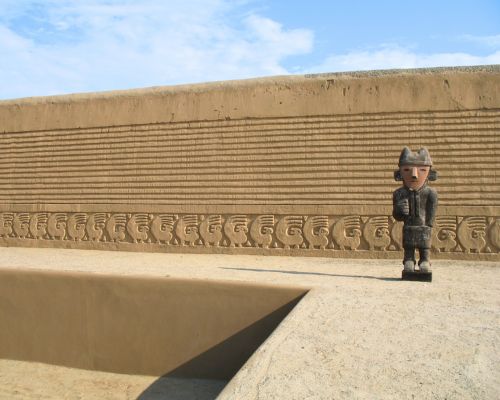 Guardian statue at Chan Chan archaeological site