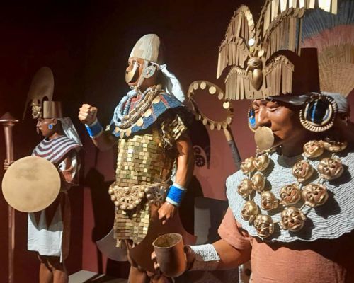 Realistic figures of Moche lords and warriors inside the museum