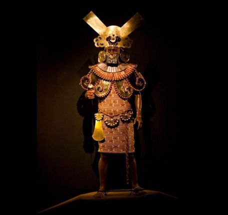 Life-size replica of the Lord of Sipán with ceremonial attire