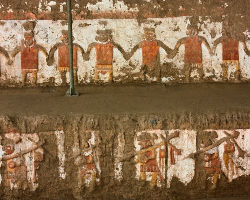 Polychrome murals showing Moche rituals.
