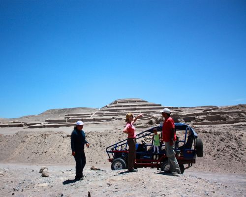 Visiting the pyramids of Cahuachi with the Usaka Desert Tour